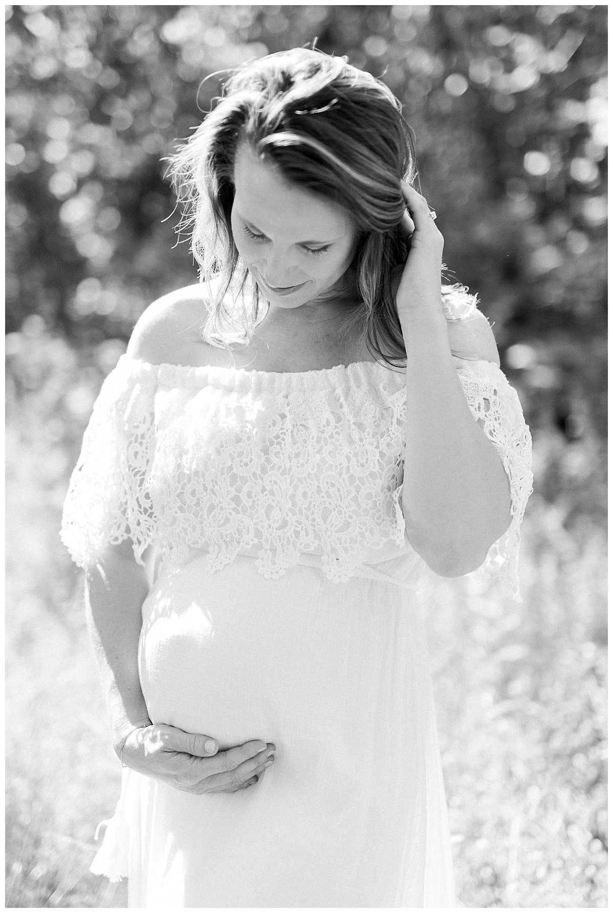 Black and White maternity photography in Murfreesboro, TN by photographer Grace Paul.