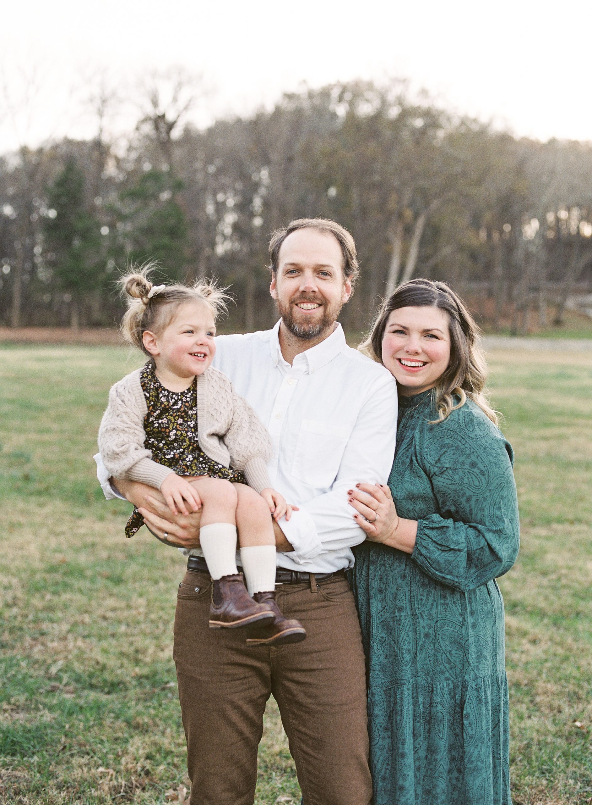 parents pose in field during Nashville outdoor family session