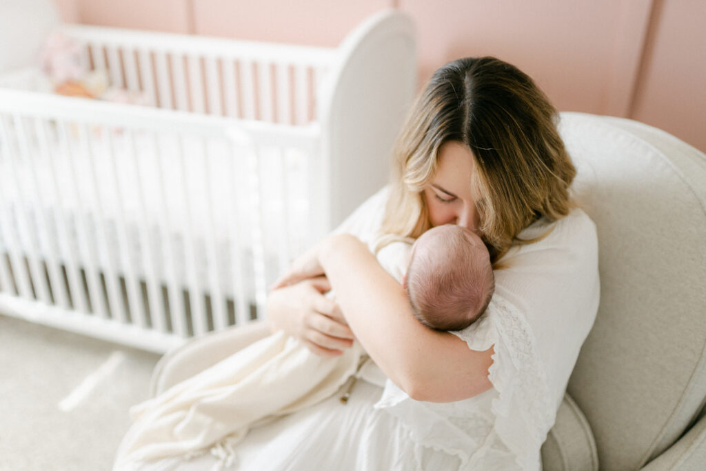 Nashville Lifestyle Newborn Session | Grace Paul Photography | Mom and Baby