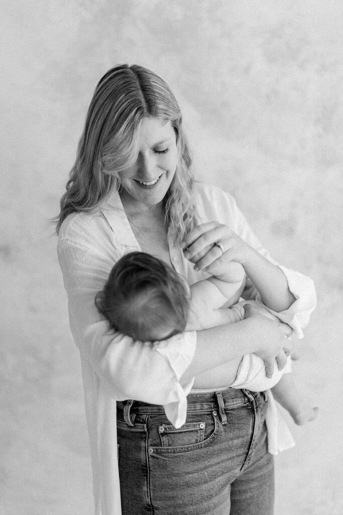 Mama Nursing | Family Photo Session | Grace Paul Photography