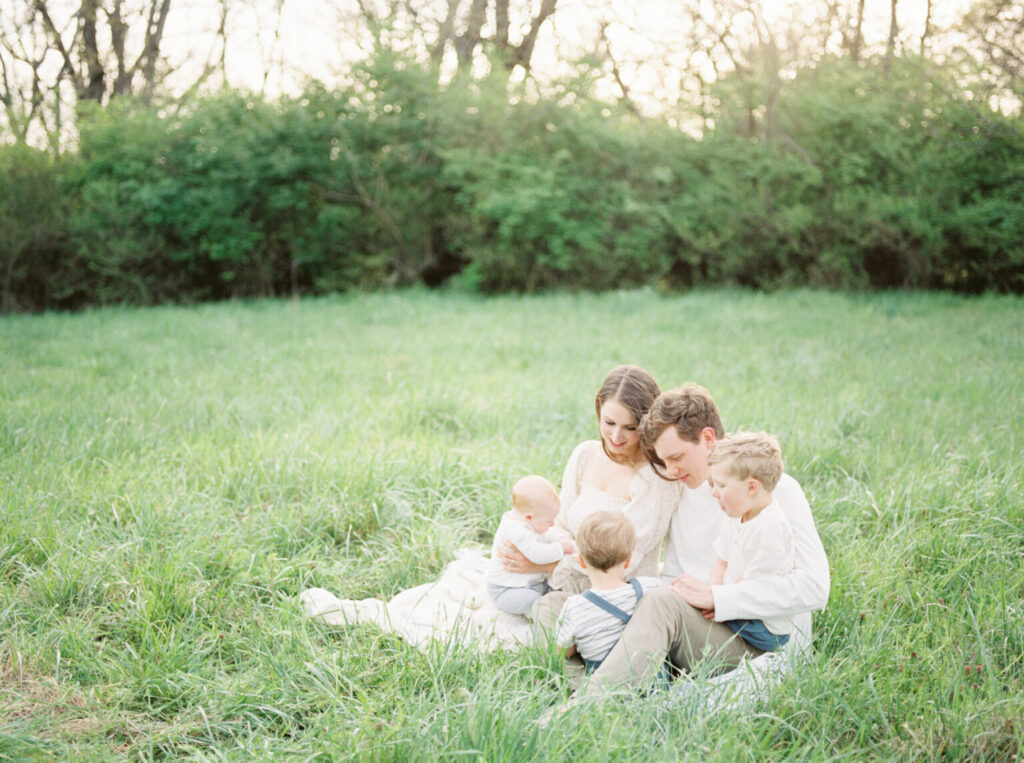 Grace Paul Photography posing tips for big families